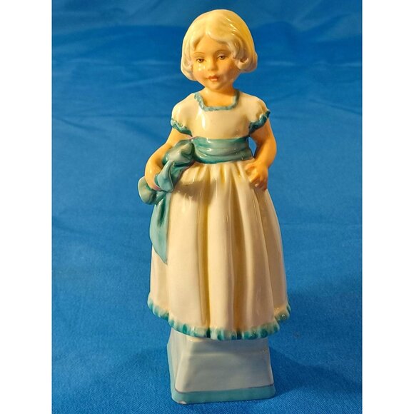 Royal Worcester 1949 Bone China Figurine Monday Child Fair Of Face #3257 England - Picture 2 of 16